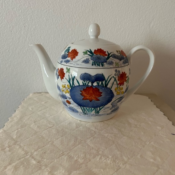 Vintage Hand Painted Lotus design William Sonoma tea pot. - Picture 1 of 8